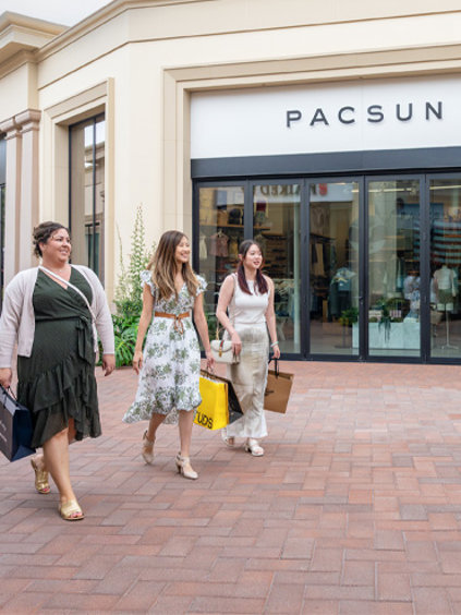 Pacsun storefront with shoppers